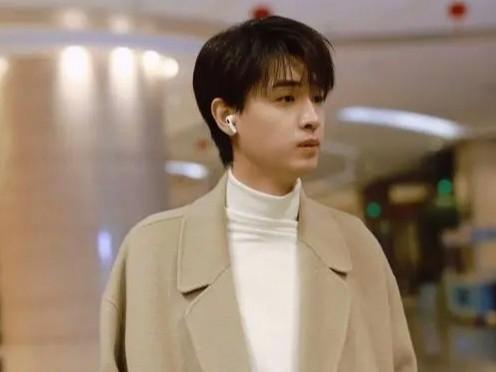 娱乐大爆料秦霄贤是谁,揭秘秦霄贤的星光之路  第3张